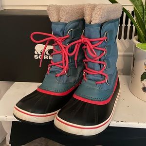 Women's Sorel Winter Boots Size 8 Nylon and Rubber
